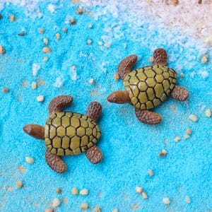 Resin Sea Turtle Set: Miniature Ocean Animal for Aquarium, Terrarium