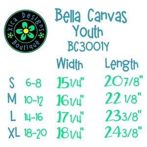 Pu&ograve; includere: Tabella delle taglie per abbigliamento Bella Canvas Youth. Le taglie vanno dalla S alla XL, con misure di larghezza e lunghezza in pollici. &Egrave; presente anche il logo Xica Designs Boutique.