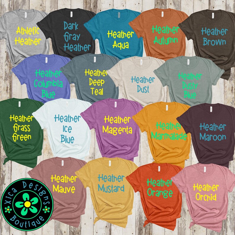 Peut inclure: Une collection de t-shirts &agrave; manches courtes de diff&eacute;rentes couleurs, dont gris chin&eacute;, sarcelle et orange. Chaque chemise pr&eacute;sente un nom de couleur diff&eacute;rent imprim&eacute; dans une couleur contrastante. Les chemises sont de Xica Designs Boutique.