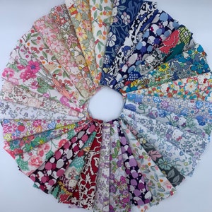 Liberty Japan x Sanrio Hello Kitty Tana Lawn Fabric Squares - Confezione da 30 pezzi, 10x10 cm, esclusiva giapponese, cotone per quilting kawaii