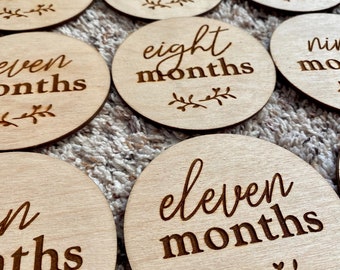 Wood Milestone Discs, Monthly Baby Signs, Baby Announcement Sign, Newborn Photo Sign, Birth Sign, Baby Shower Gift