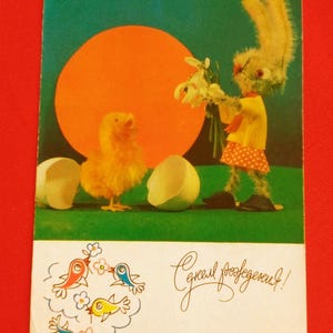 Tarjeta postal de cumpleaños vintage: Tarjeta de pollo y liebre de la URSS de 1971