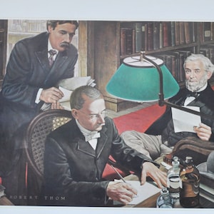 Peut inclure: Une peinture représentant trois hommes travaillant sur la "Pharmacopoeia Comes of Age" (1820-1870). Les hommes sont assis à une table avec des livres, des papiers et une lampe. Le texte "The Pharmacopoeia Comes of Age (1820-1870)" est écrit en bas de la peinture.