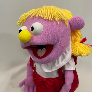 Ellie May – 35cm Girl Hand Puppet | Pubbet Sidekick with Free Bag & Puppetry Course