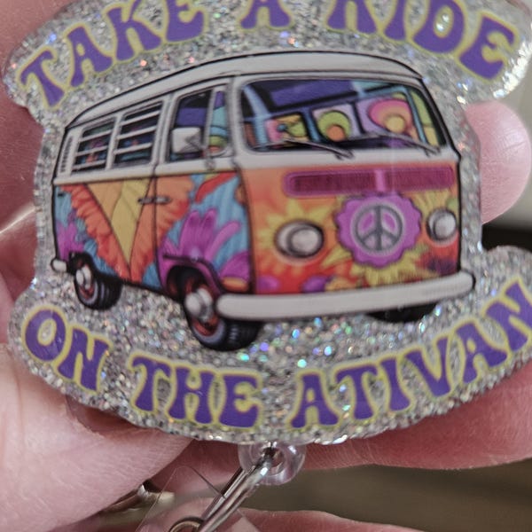 Date un paseo con el carrete de identificación de Ativan. Porta credencial de enfermera con purpurina.