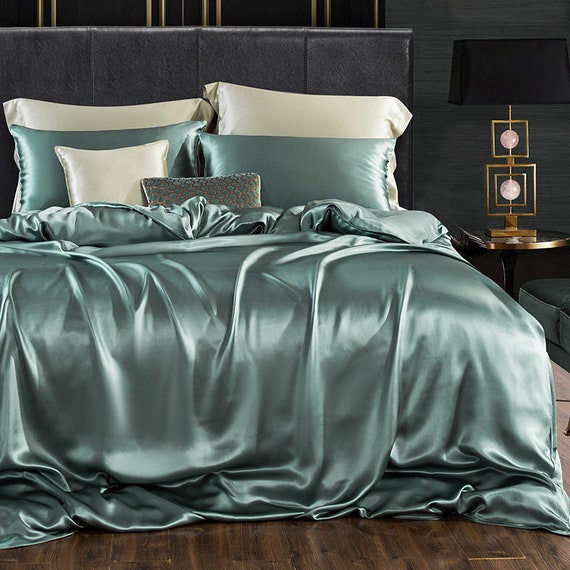 China Customized Lighter Queen Size Satin Silk Bedding Sheets 22mm