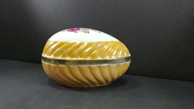 Vintage Norleans peach lusterware egg shaped dresser box trinket box