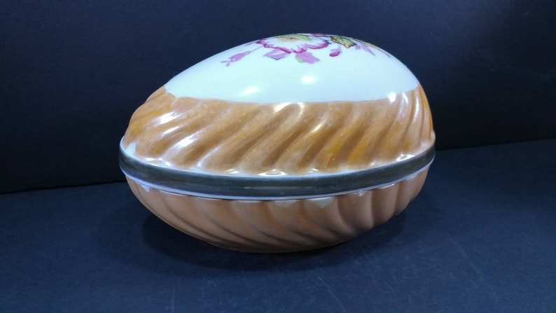 Vintage Norleans peach lusterware egg shaped dresser box trinket box