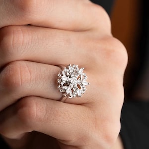 Adjustable Silver Snowflake Ring with Spinner, Elegant Snowflake Sparkly Zircon Gemstone Ring, Adjustable Dainty Snowflake Ring with Spinner