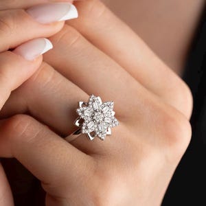 Adjustable Silver Flower Ring with Spinner, Elegant Lotus Flower  Sparkly Baugette Zircon Gemstone Ring, Silver Lotus Flower Ring, Ring Gift