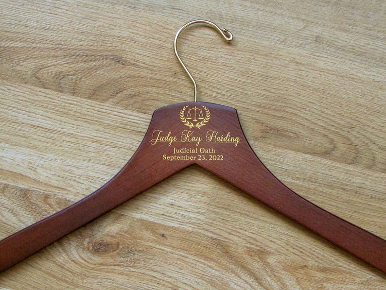 Professional Gift Ideas for Judge, Investiture Ceremony Gift, Personalized Hanger for Judge, Retirement Gift, Personalized Robe Hanger, Law Walnut/Gold