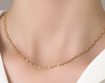 Twist Chain Necklace Gold | zarte gedrehte Basic Gliederhalskette aus 18 Karat vergoldetem Edelstahl