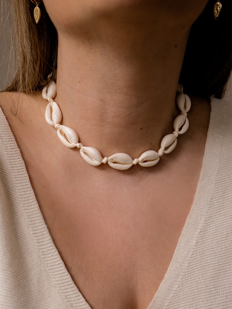 Cowrie Necklace Choker summery shell necklace made of real cowrie shells, individually adjustable image 1