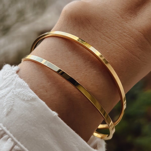 Solid Bangle Gold | glatt geschliffener Armreif aus 18 Karat vergoldetem Edelstahl