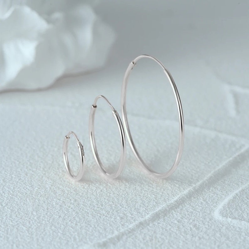 Basic Creolen filigrane Hoops Ohrringe in mehreren Größen aus 925er Sterling Silber wahlweise 18 Karat vergoldet, minimalistisch und fein Bild 8