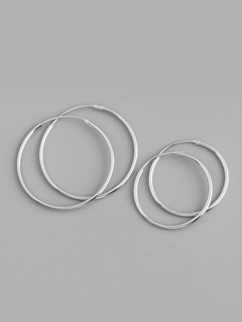 Basic Creolen filigrane Hoops Ohrringe in mehreren Größen aus 925er Sterling Silber wahlweise 18 Karat vergoldet, minimalistisch und fein Bild 6