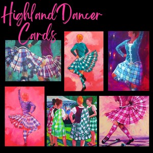 Puede incluir: Un collage de seis pinturas que representan a bailarines de Highland en varias poses y atuendos. Los bailarines visten faldas escocesas de colores y realizan bailes tradicionales escoceses. Las pinturas están ambientadas en una variedad de fondos, que incluyen un cielo rosa, un campo verde y un escenario morado. El título "Highland Dancer Cards" está escrito en letras rosas en la parte superior del collage.