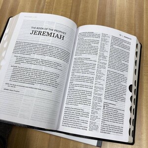 Gepersonaliseerde KJV-bijbel | Geautoriseerde King James-versie | KJV Bijbel | met APOCRIEF | Echt leer | Met duim geïndexeerd afbeelding 7