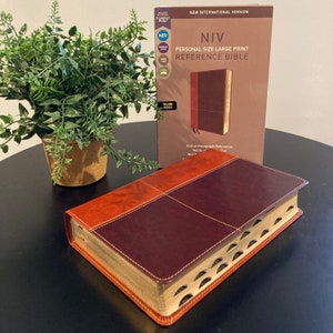 Biblia NIV / Biblia de referencia NIV con letra grande / Fuente de 12 puntos / Letra roja / Índice con pestañas / Regalo de bautismo cristiano / Personalizado
