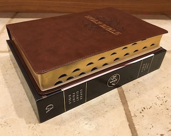 Giant Print KJV Bible | Beautiful Embossed Cover | Brown Imitation Leather | Thumb-Indexed | Red Letter