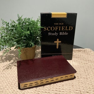 Personalized KJV Scofield Study Bible: Burgundy Bonded Leather, Thumb-Indexed