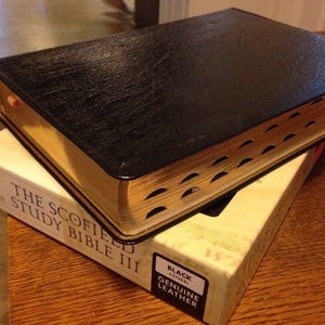 Personalized 1984 NIV Bible | NIV 1984 Scofield Study Bible III | Black Genuine Leather | with Thumb index tabs | Gift for Christmas,Baptism