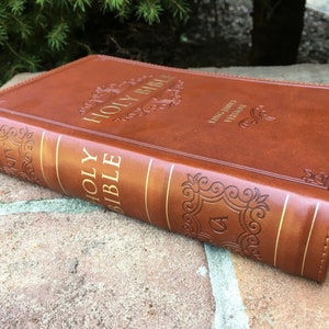 KJV Bible | Beautiful Embossed cover | Western bible | Baptism and Christmas gift | Giant print | Easy carrying size |Jesus words are in red
