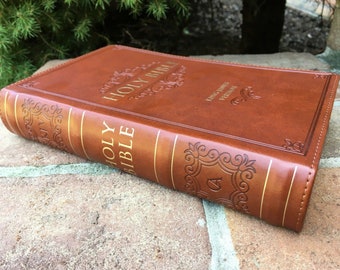 Bibbia KJV / Bellissima copertina in rilievo / Bibbia occidentale / Battesimo e regalo di Natale / Stampa gigante / Dimensioni facili da trasportare / Le parole di Gesù sono in rosso