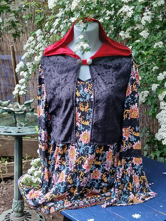 Fantasy Vest Velvet Short Hooded