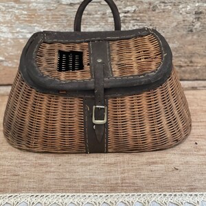 Vintage fishing basket/creel, fishing gear, fisherman‘s gift, wicker basket