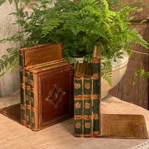 Beautiful Florentine bookends, handpainted, Italian