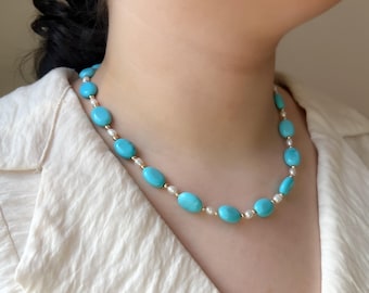 Naszyjnik z turkusem: akcenty z pereł słodkowodnych, zapięcie ze złota 14k