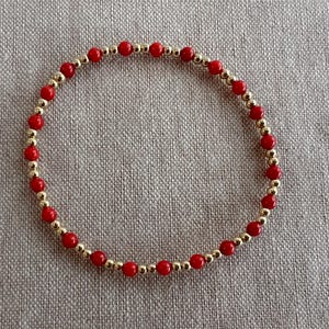 Armband med guldpärlor och röd korall, stretcharmband, bohemiska ädelstenssmycken