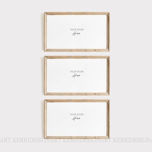 Op de afbeelding: Drie rechthoekige houten fotolijsten met witte interieurs zijn verticaal gestapeld tegen een witte achtergrond. Elk frame heeft de tekst "YOUR WORK Here" in een handschriftachtig lettertype. De frames hebben een lichtbruine, rustieke afwerking.