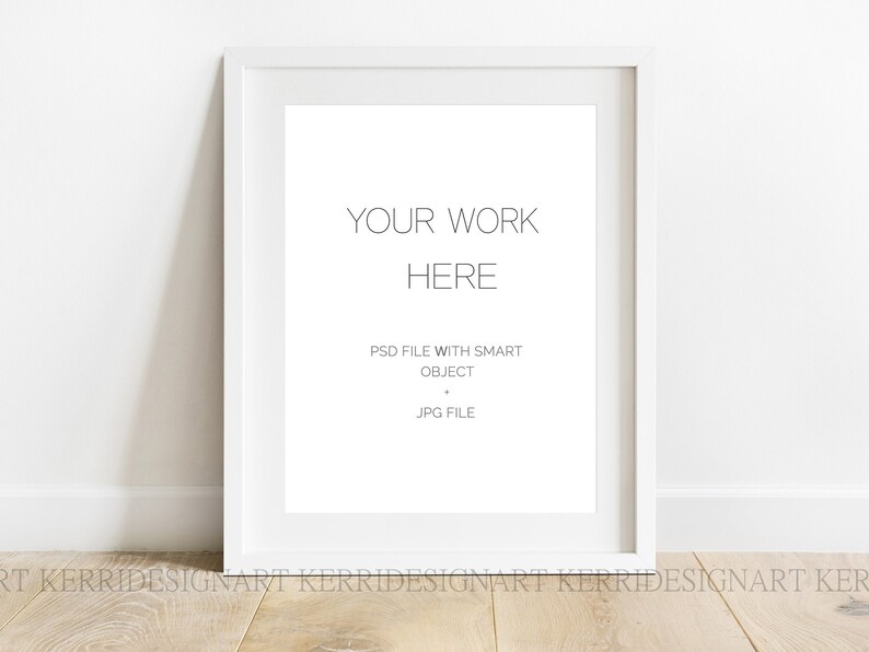 Puede incluir: Un marco blanco con un paspart&uacute; blanco y un fondo blanco. El texto "YOUR WORK HERE" est&aacute; centrado en el marco. Debajo del texto se encuentra "PSD FILE WITH SMART OBJECT" y "JPG FILE".