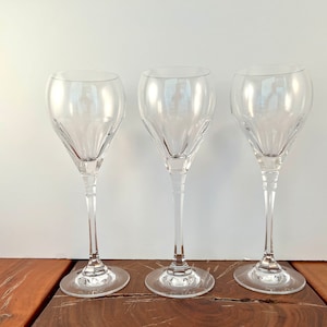 Set of 3: Crystal Wine Glasses -  Le Grande Fleur Pattern - Oscar de la Renta - 8 fl oz
