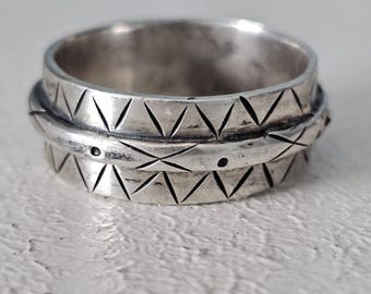 Interesting Sterling Band Old Pawn Size 10. JR 286