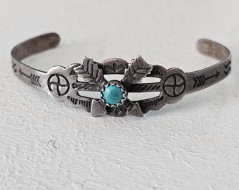 Child Size Crossed Arrows Harvey Era Green Turquoise Native Bracelet Old Pawn fits 5 1/4" wrist. JB 759