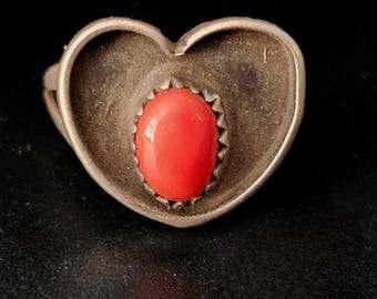 Heart Shaped Coral Vintage Native Ring Old Pawn Size 6 1/2 JR 16