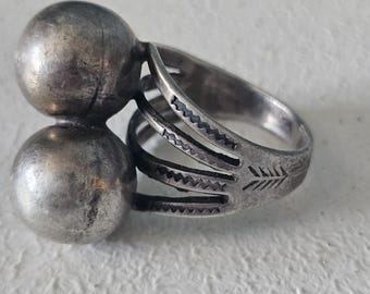 Unique Balls Vintage Silver Ring Sterling Old Pawn Size 6. JR 289