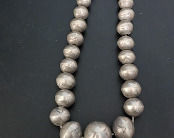 16"  Vintage Navajo Pearls Graduated Necklace Old Pawn Sterling. C1950s JN 744