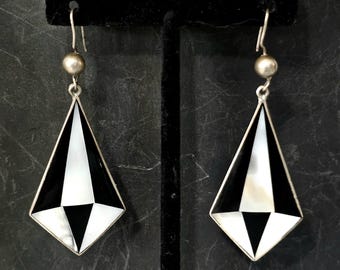 Mother of Pearl and Onyx Dangle Silver Vintage Native Earrings Old Pawn JE 577