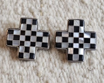 Crisp  Onyx & Mother of Pearl Inlay Zuni Earrings Old Pawn  JE 278