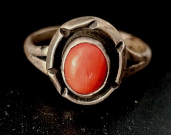 Old Coral Native Ring Old Pawn Size 6 1/2 JR 425