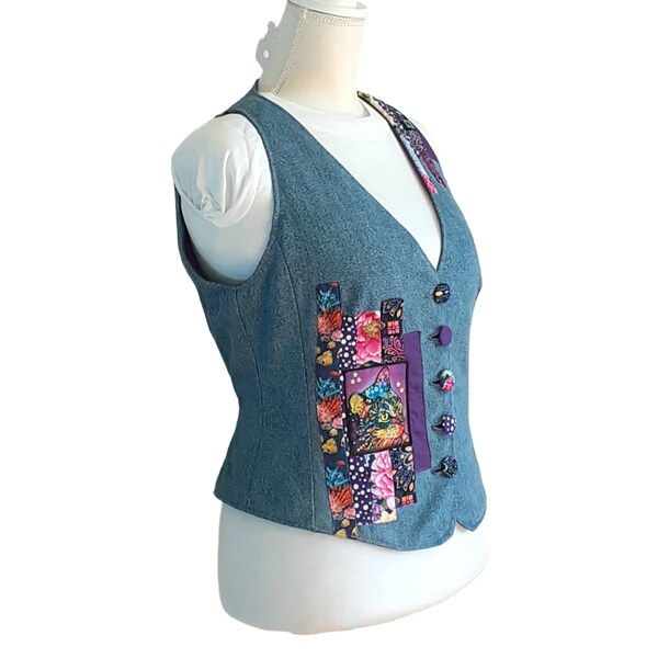 Gilet en jean upcyclé motif chat et patchwork