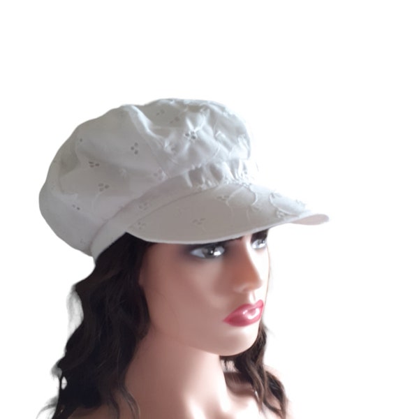 Casquette Gavroche en broderie anglaise blanche upcyclée