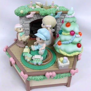 Vintage 1990 Enesco Precious Moments Music Box Figurine Home for the Holiday