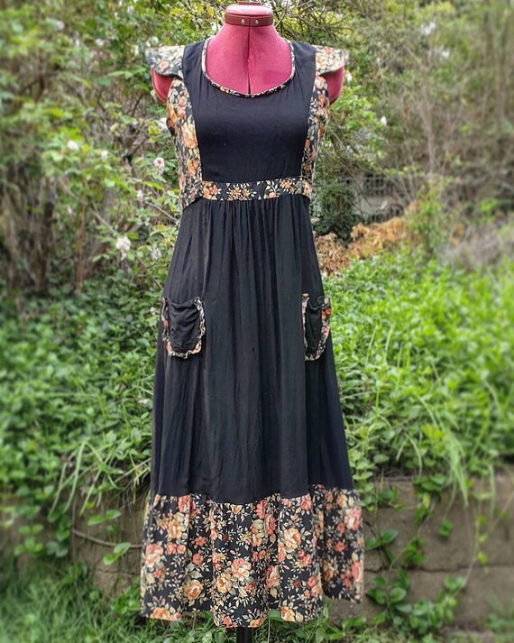 Gorgeous 'Lulu' floral prairie dress // retro/vint