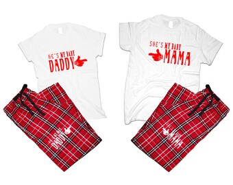 Ella es mi bebé mamá Él es mi bebé papá pareja camisas pijamas franela combinación atuendos regalo de Navidad regalo divertido 4 artículos se venden por separado