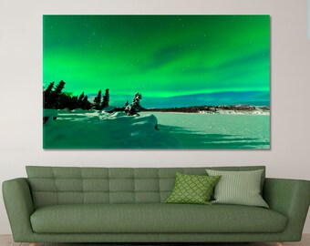 Arte mural de luces polares, impresión fotográfica del lago congelado Laberge, Yukón, Canadá, impresión artística de la aurora boreal, impresión artística de un paisaje invernal nevado y verde.